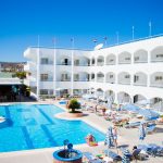 Hotellin uima-allasalue