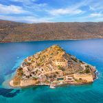 Spinalongan saari taivaalta kuvattuna