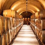 Viinitynnyreitä kreetailaisella viinitilalla