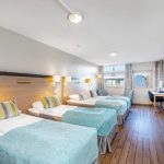 Anker hotellin perhehuone, neljä sänkyä