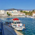 Aamunäkymä Agios Nikolaoksen venesatamaan