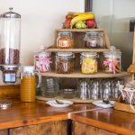 Hotellin aamiaistarjontaa