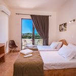 Perhehuoneiston makuuhuone