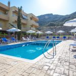 Hotellin uima-allasalue