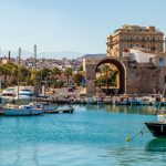 veneitä Heraklionen satamassa