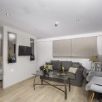 Sviitin olohuone ja sohva