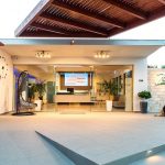 Sisäänkäynti päivällä