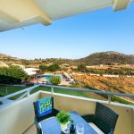 Näkymä parvekkeelta puutarhaan