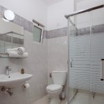 Vessanpöntttö ja suihku