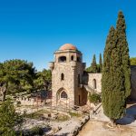 Filerimoksen luostarin julkisivu.