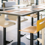 Keltainen baarituoli