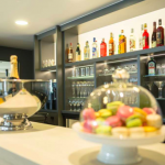 Hedelmiä lasikuvun alla