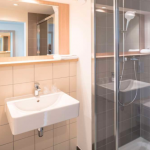 Lavuaari, peili ja suihku