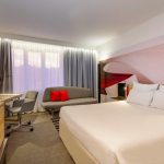 Parivuode ja sohva taustalla