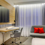 Pöytä ja leposohva