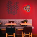 Punainen seinä ravintolassa