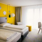 Kaksi vuodetta ja keltainen seinä