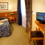 Yleisnäkymä yhden hengen huoneesta