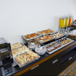 Paahtoleipää ja hilloja