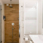 Kylpyhuone ja suihku