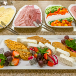 Leikkeleitä lautasella