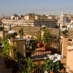 Näkymä kattoterassilta Rooman kattojen ylle