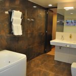 Lumme-sviitin kylpyhuoneessa on amme