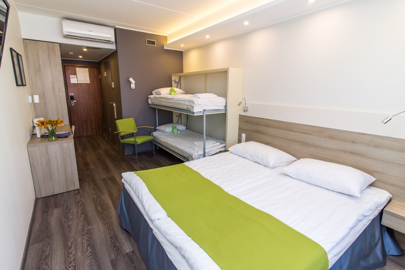 Perhehuone kerrossängyllä