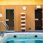 Hotellin uima-allas ja saunat