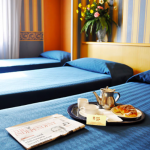 Kolme vuodetta ja aamiaistarjotin