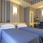 Kaksi vuodetta, siniset peitot