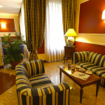 Aulatilan oleskelualue ja kahvikattaus