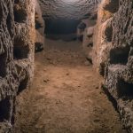 Sukella katakombien syövereihin.