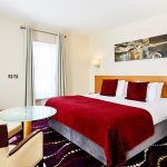 Arlington-hotellin parivuoteellinen huone