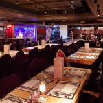 Arlington -hotellin yökerho, jossa esitetään Celtic Nights -irlantilainen illanvietto