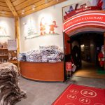 Santa Claus Holiday Village, Joulupukin lomakylän sisäänkäynti tervehtimään Joulupukkia