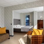 Perhehuone omalla saunalla