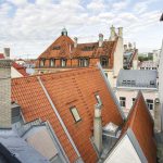 Osassa superior huoneista on upea näköala yli vanhankaupungin kattojen