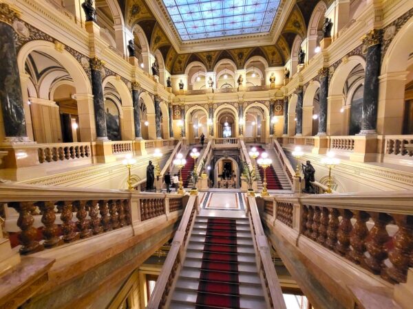 Kansallismuseon rakennus on upea!