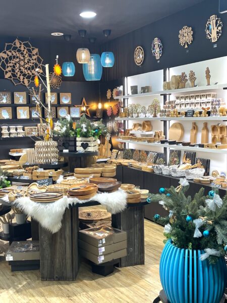 Perheyritys valmistaa upeita puuesineitä