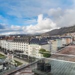 Hotel Norge by Scandic tilava huone parvekkeella