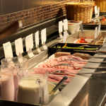 Leikkeleitä ja jogurttia