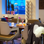 Pöydällä aamiaiskattaus