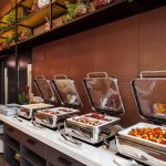 Lämpimiä aamiaisruokia lämpöastioissa