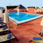 Uima-allas ja aaurinkotuoleja