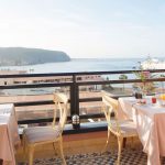 Näkymä kattoterassilta merelle