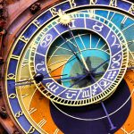 Lähikuva Prahan astronomisesta kellosta.