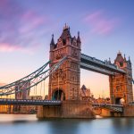 Lontoon Tower Bridge auringonlaskussa