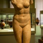 Veistos naisvartalosta