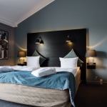 Parisänky vihreällä peitolla